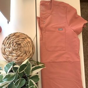 Rare Figs Coral Top perfect condition Small S NWOT